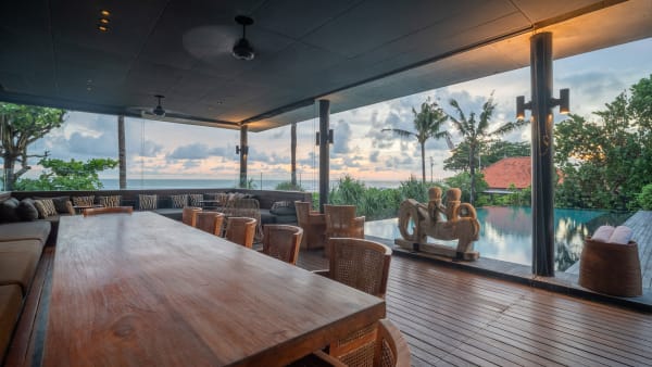Arnalaya Beach House - Pool bale at sunset
